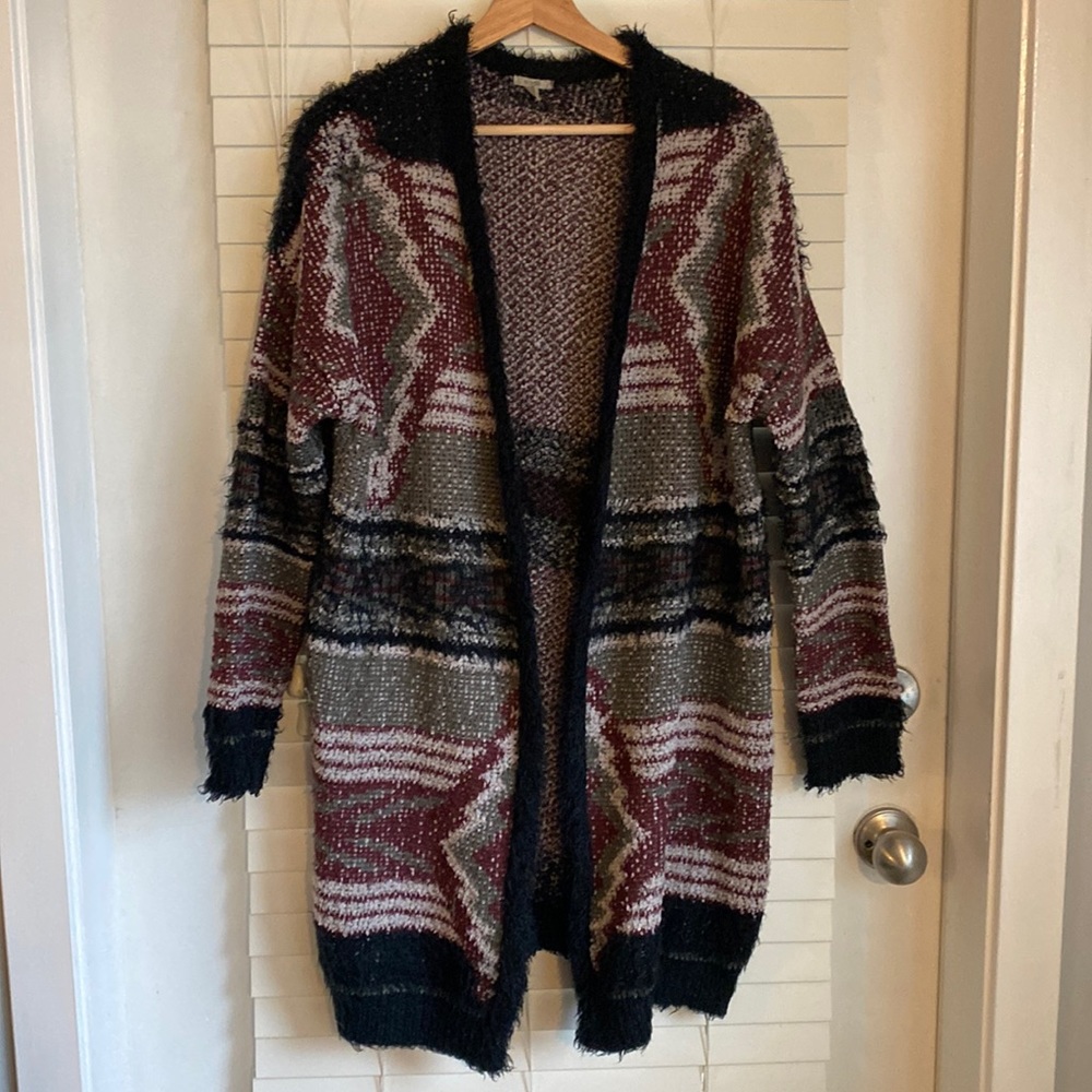 Long knitted cardigan with geometric pattern
